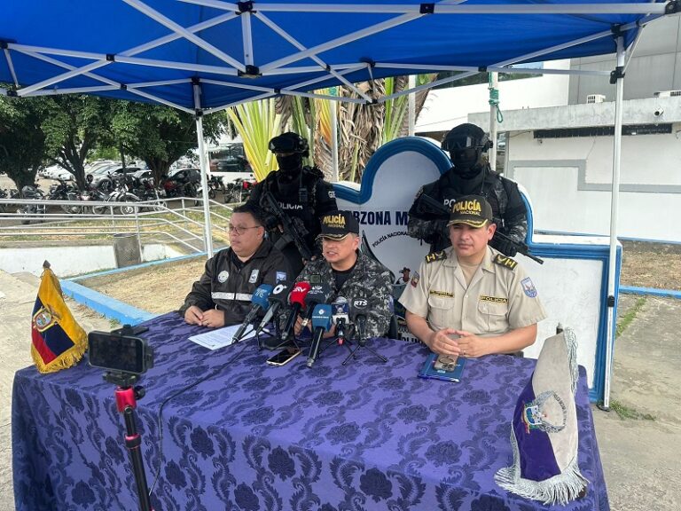 Policía neutraliza asalto en carretera y recupera vehículo cargado de Mercadería en Tosagua