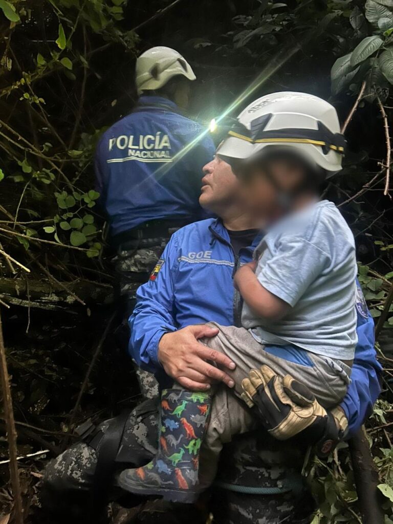 Operativo de búsqueda permitió localizar con vida a un niño en Quito