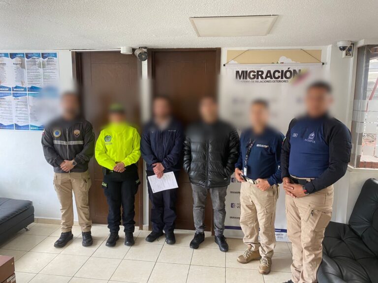 INADMISIÓN DE CIUDADANO COLOMBIANO CON NOTIFICACIÓN ROJA DE INTERPOL POR EL DELITO DE LAVADO DE ACTIVOS