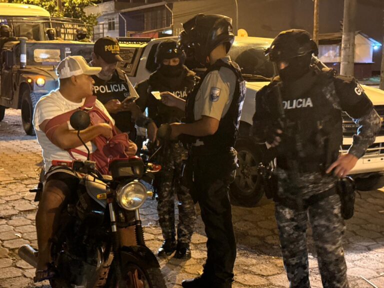 Policía incauta arma de fuego durante operativos en La Maná