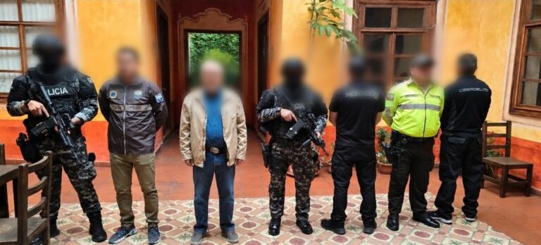 Policía Nacional del Ecuador captura a ciudadano estadounidense requerido por delito de pornografía infantil en Cuenca