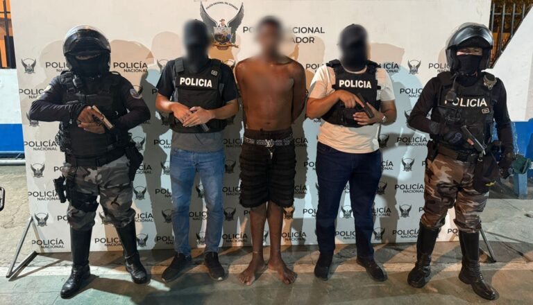 Aprehendidos alias “Dilan” y “90” por robo a mano armada en Esmeraldas