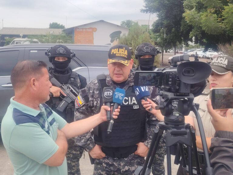 Policía Nacional aprehende a dos sujetos por presunta extorsión en Portoviejo