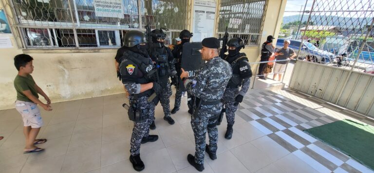 GOE ejecutó simulacro de Código Plata en Centro de Salud en Portoviejo