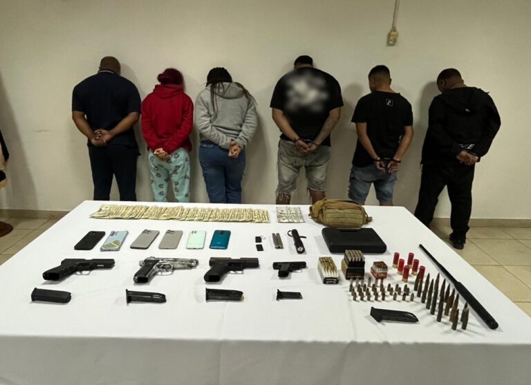 Aprehendimos a seis presuntos integrantes de “Los Lobos” con armas de fuego y cartuchos en Quito