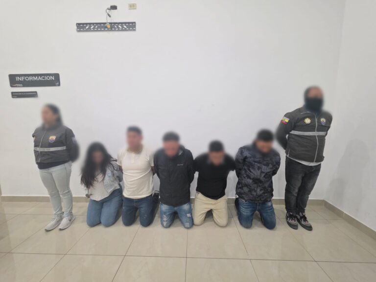 Aprehendimos a cinco, presuntos implicados en el robo a personas en paradas de buses en Quito