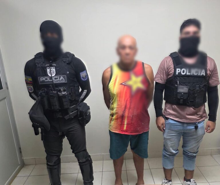 Aprehendimos a alias “Manolo”, presunto integrante de “Los Tiguerones”, con armas de fuego y cartuchos en Guayaquil