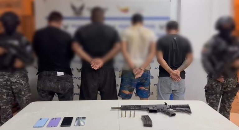 Aprehendimos a cuatro sujetos por tenencia ilegal de armas en Babahoyo