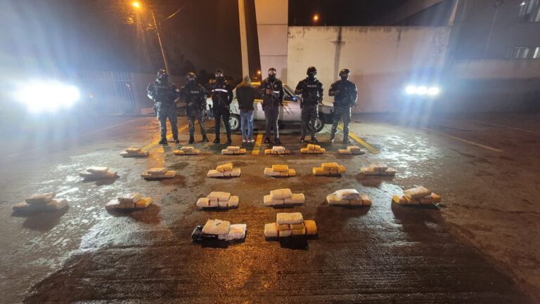 Incautamos 60 kilos de marihuana durante operativo antidrogas en Carchi