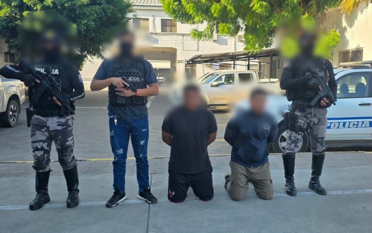 Aprehendimos a dos sujetos pertenecientes al grupo delictivo “Choneros” por delito de extorsión en Manabí