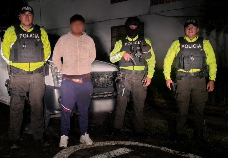 Aprehendido presunto implicado en robo de vehículo y recuperada camioneta en Imbabura