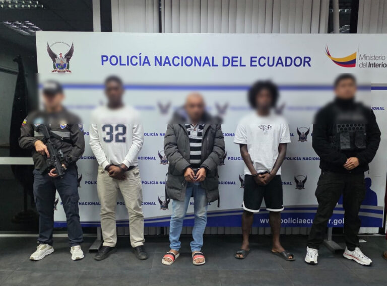 Aprehendimos a 03 ciudadanos sospechosos del delito de extorsión contra un dirigente de un equipo de fútbol profesional de Tungurahua