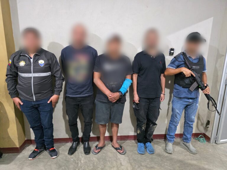 Liberamos a tres víctimas de secuestro y recuperamos dos vehículos reportados como robados en Daule