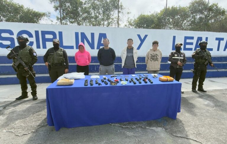 Cuatro aprehendidos por porte ilegal de armas de fuego, municiones y sustancias catalogadas sujetas a fiscalización en Carchi