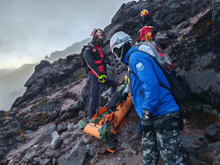 Exitoso operativo de rescate en el volcán Cotacachi en Imbabura