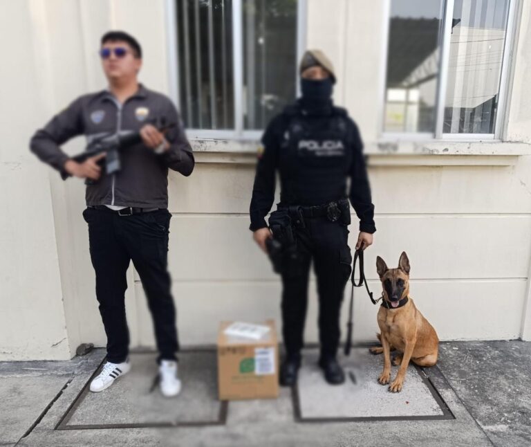Decomisamos lonchera contaminada con droga en Guayaquil