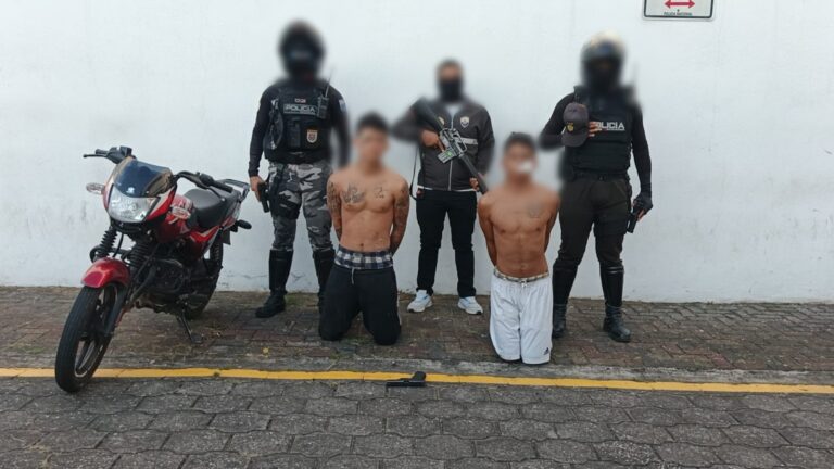 Dos presuntos implicados en un asesinato fueron capturados tras una persecución policial en Quevedo