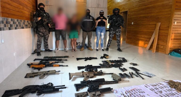 Policía Nacional decomisa armas en Pedernales