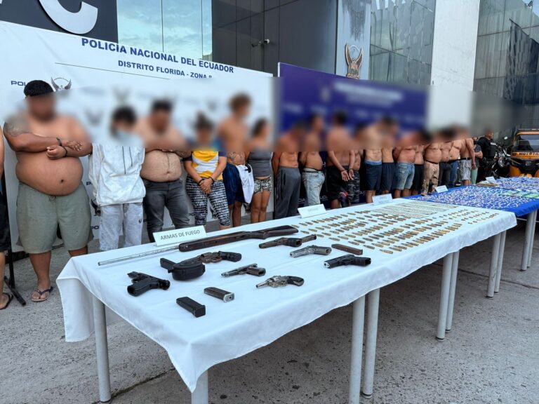 Operativo contra estructuras criminales deja 17 aprehendidos, 4 menores aislados y armas incautadas en Guayaquil y Durán
