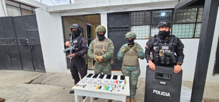 Policía Nacional ejecutó operativo de intervención en el CPL Tungurahua Nro. 1