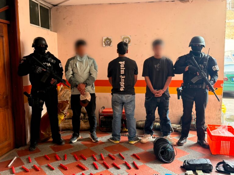 Policía Nacional frustra presunto atentado con explosivos en Carchi presuntamente vinculado a disidencias de las FARC.