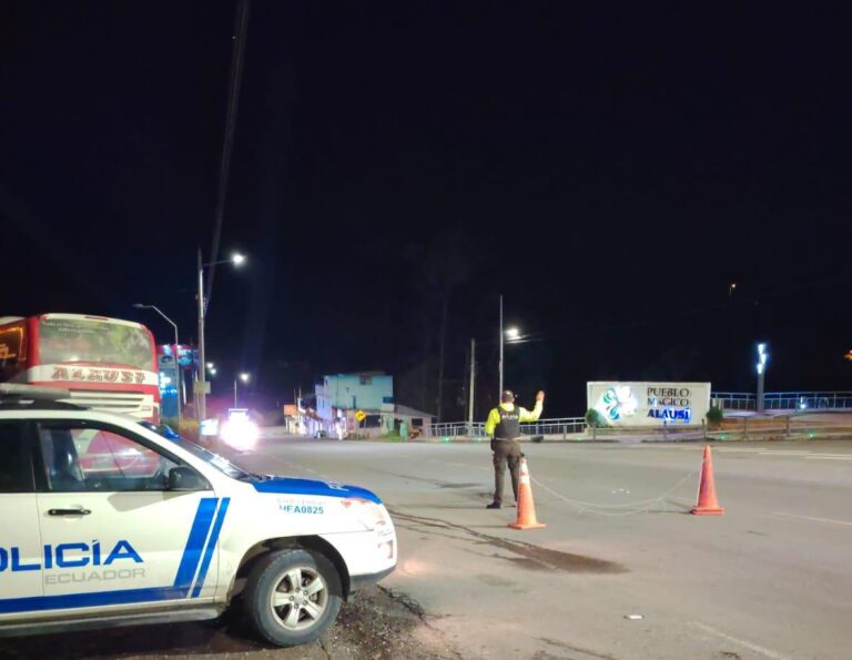 Policía Nacional trabaja para mantener el orden y seguridad en el Distrito Alausí-Chunchi