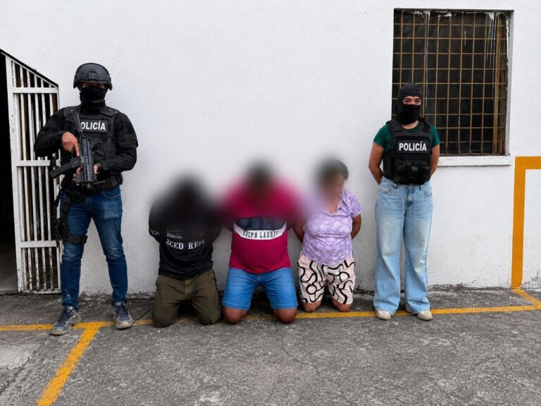 Policía aprehendió en flagrancia a tres extorsionadores en Los Ríos.