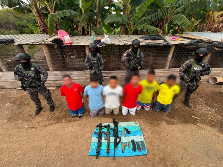 Aprehendimos a seis sujetos con armas de fuego y drogas en Manabí