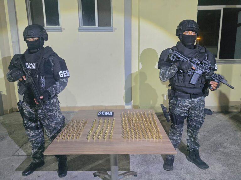 Policía Nacional incauta casi 250 cartuchos tras intensa persecución en la vía a la Cuca en el Distrito Arenillas