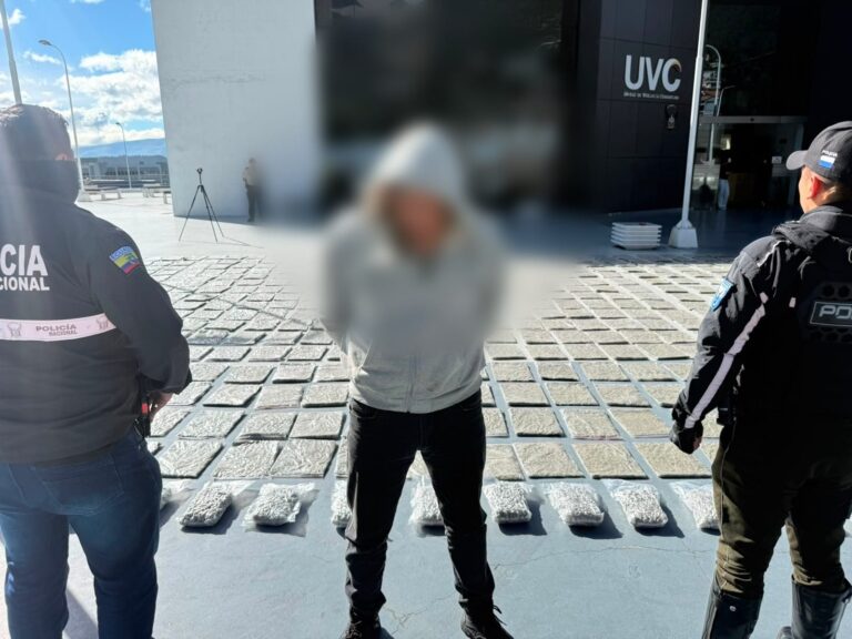 Policía Nacional golpea al narcotráfico en Calderón: incauta 210 kilogramos de droga y aprehende a un presunto implicado
