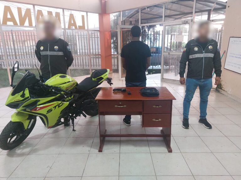 Policía aprehende a un adolescente por el delito de tenencia de un arma de fuego en La Maná