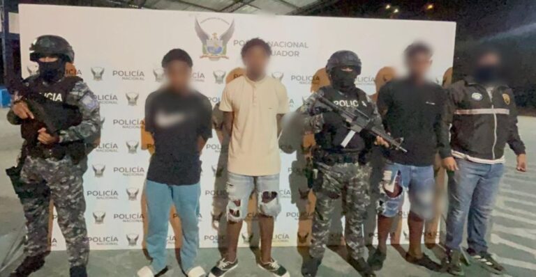Golpe a estructura criminal vinculada a sicariatos con la aprehensión de tres cuiudadanos, entre ellos un objetivo de interés penal relevante en Esmeraldas
