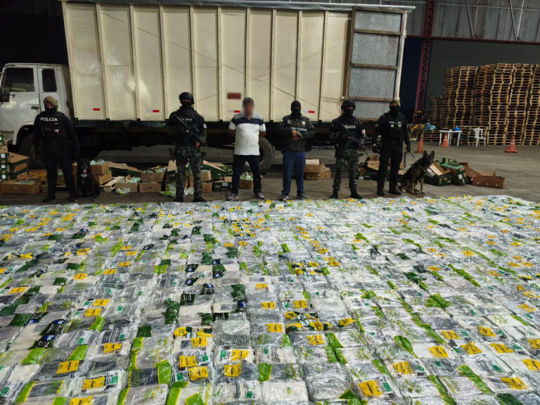 Policía Nacional incautó más de una tonelada de cocaína oculta en cargamento de banano con destino a Inglaterra