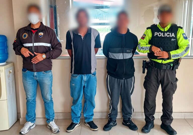 Dos aprehendidos sospechosos del delito de microtráfico en Riobamba