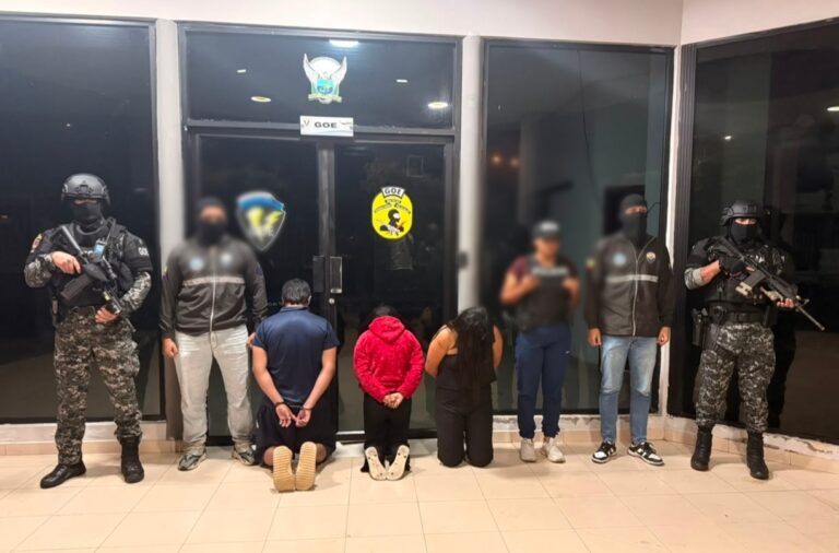 Aprehendimos a tres presuntos implicados en el delito de extorsión en Sucumbíos