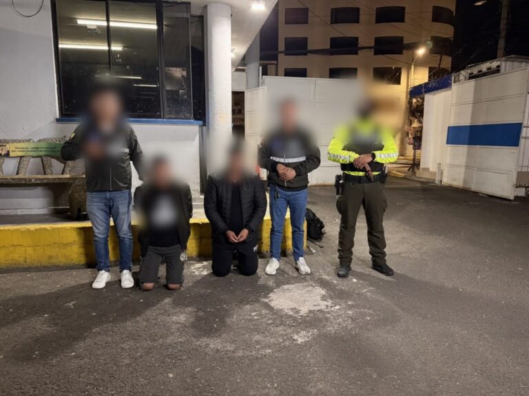 Policía Nacional desarticuló un presunto centro de acopio y expendio de droga en Pichincha: dos personas fueron aprehendidas