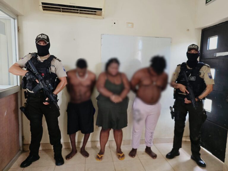Tres sujetos aprehendidos con armas de fuego y sustancias sujetas a fiscalización en Eloy Alfaro