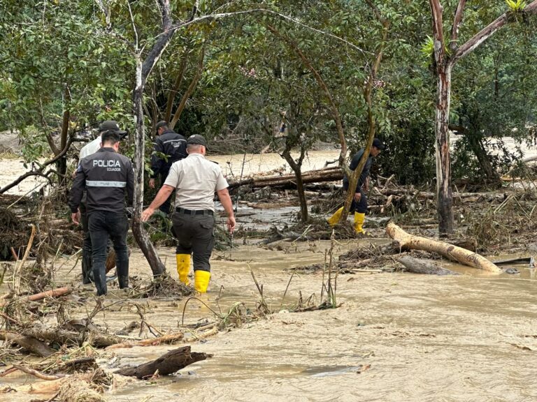 Policía Nacional despliega su contingente para proteger y asistir a las familias afectadas por las lluvias en Zamora Chinchipe