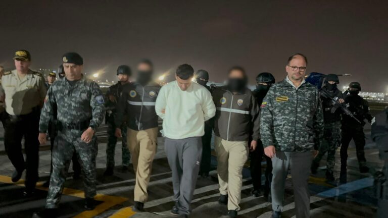 Alias “Gato Negro”, líder principal de “Los Tiguerones” y el sexto más buscado a nivel nacional ya está en Ecuador y será llevado a la cárcel del Encuentro