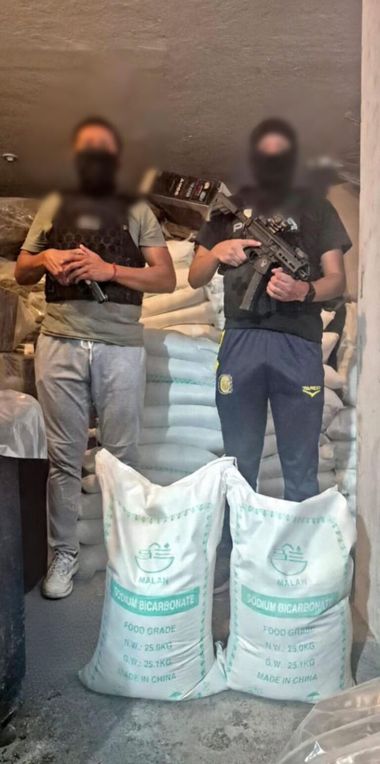 Policía Nacional incautó más de una tonelada de precursores químicos y evitó la producción de 3.5 toneladas de cocaína