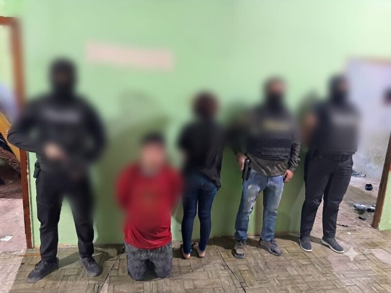 Policía desarticula presunta red dedicada al secuestro y la extorsión en Manta; tres personas fueron aprehendidas