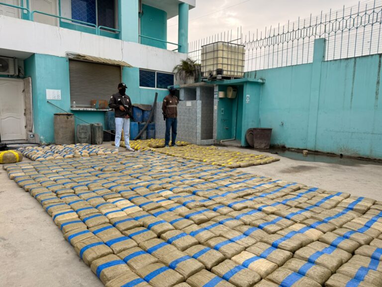 Policía incauta más de media tonelada de marihuana durante operativo en Esmeraldas