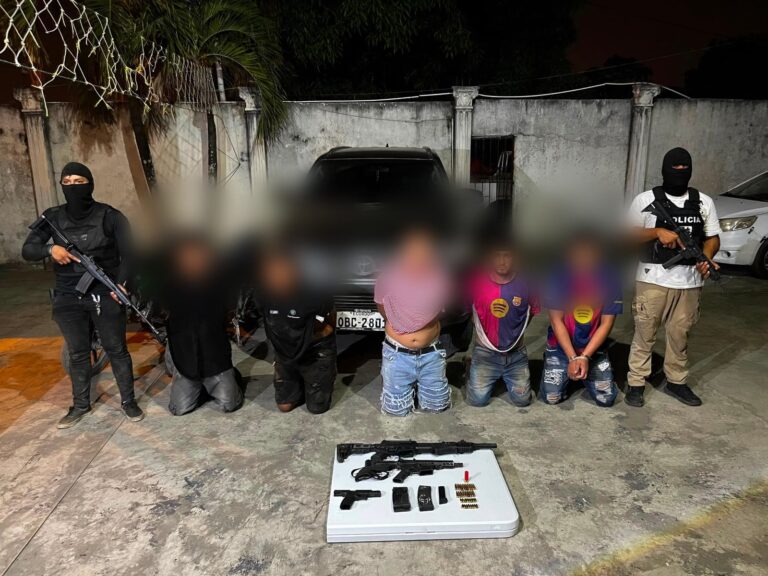 Cinco aprehendidos y armas incautadas en operativo en Yaguachi