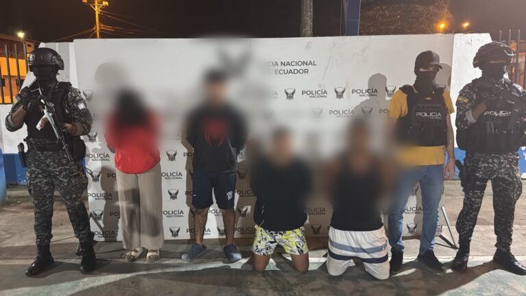 Capturan a cuatro presuntos integrantes de los Tiguerones por un caso de extorsión en Esmeraldas