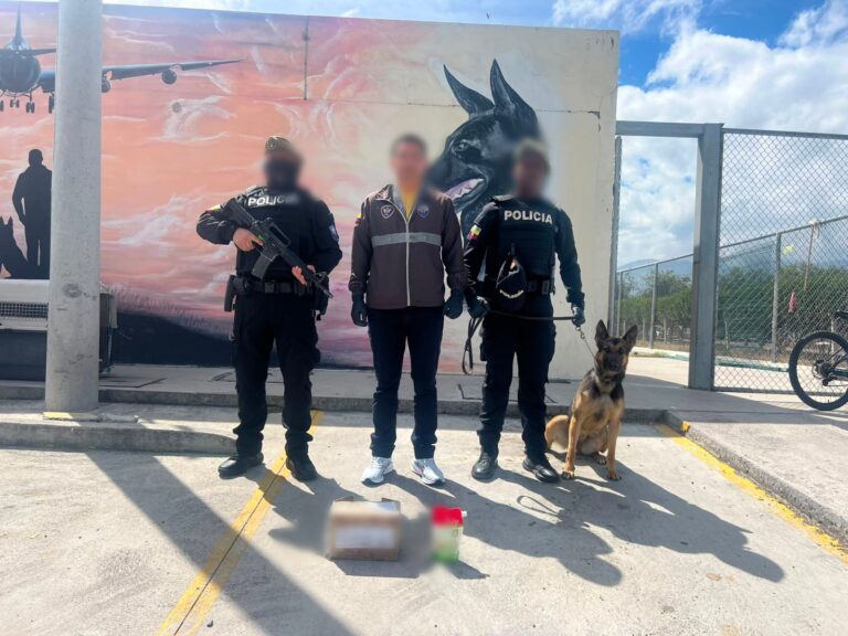 Policía Nacional incauta 4.000 dosis de cocaína en aeropuerto de Quito