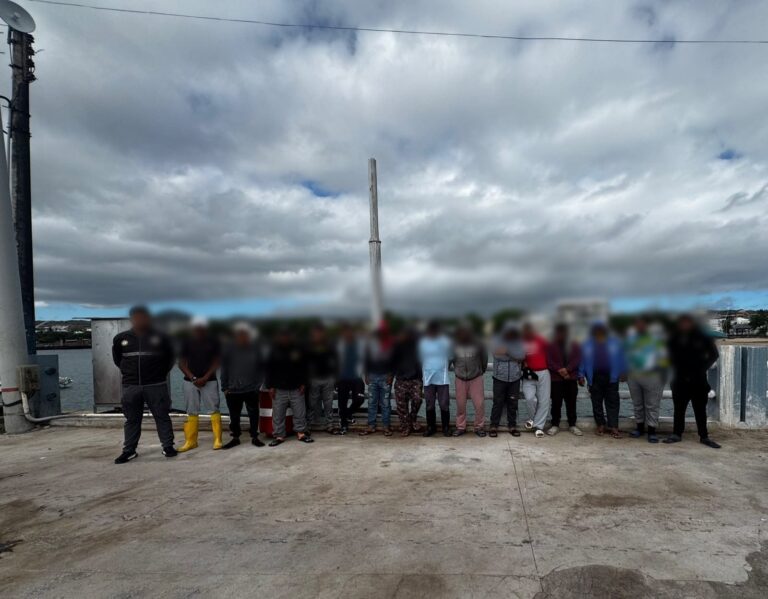 Policía Nacional y agencias aliadas desarticulan red de transporte ilegal de hidrocarburos en Galápagos