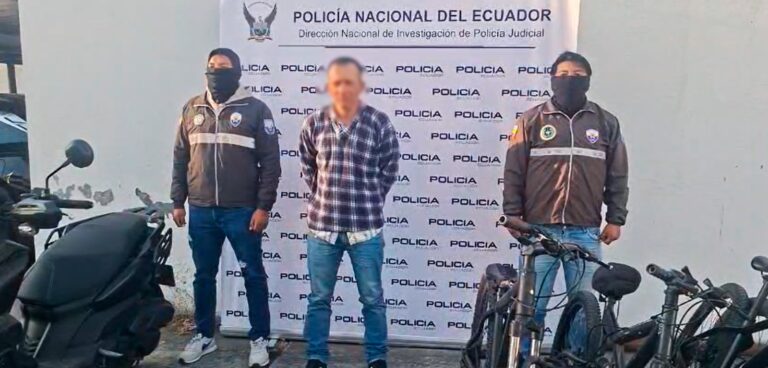Policía Judicial de Cotopaxi aprehendió a un ciudadano por el presunto delito de receptación y recuperó una motocicleta reportada como robada