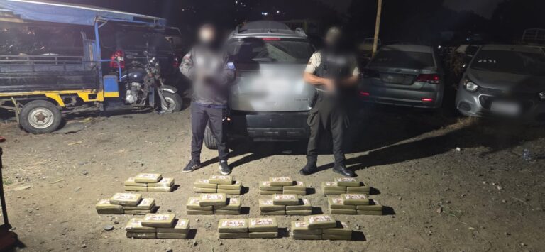 Incautamos 54 paquetes de cocaína ocultos en un vehículo en Manabí