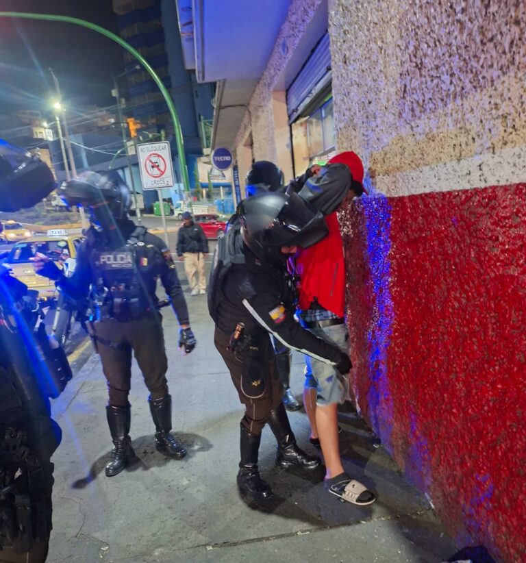 Policía aprehende a un adolescente con sustancia ilícita en Ambato