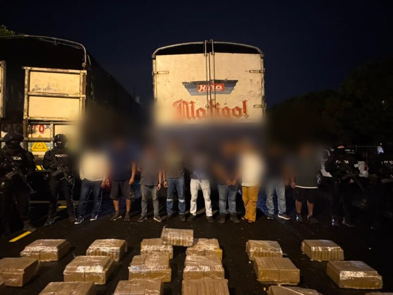 Una tonelada de cocaína camuflada en cajas de banano fue incautada en una finca de Los Ríos
